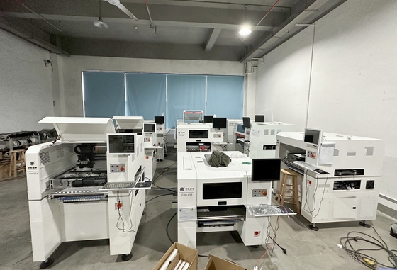 Charmhigh cao độ chính xác cao 4 đầu SMT chọn và đặt máy thay đổi vòi phun tự động CPKCPK≥1.0